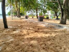 Pasir Menumpuk Diatas Lantai Taman Lanmard, Pengunjung Merasa Tak Nyaman, Dinas Terkait Cuek