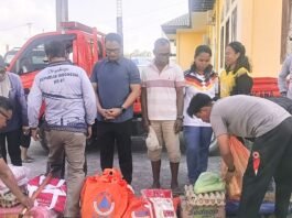 Sekda Taliabu Serahkan Bantuan Kepada Warga Desa Sumbong yang Alami Musibah Kebakaran Rumah, Ini Daftar Paket Bantuan
