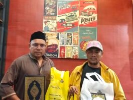 Terima Bantuan Al-quran dan Iqra dari Tim HY Untuk Warga Tanjung Una, Budiman: Ini Sangat Membantu Kegiatan Keagamaan