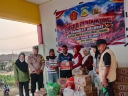 Masyarakat Kawalo – Woyo Bersama Bhabinkamtibmas Salurkan Donasi Kepada Warga Terdampak Karhutla di Kecamatan TBL